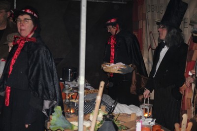 Volgens mij regent het weer, zo veel volk in de kraam